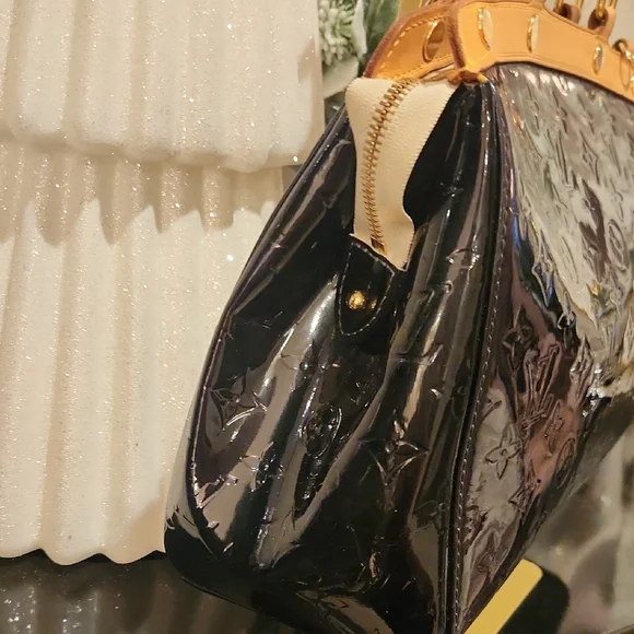 Louis Vuitton Brea In Black Vernis. Stunning LV Bag! With Free COA! - Picture 5 of 15